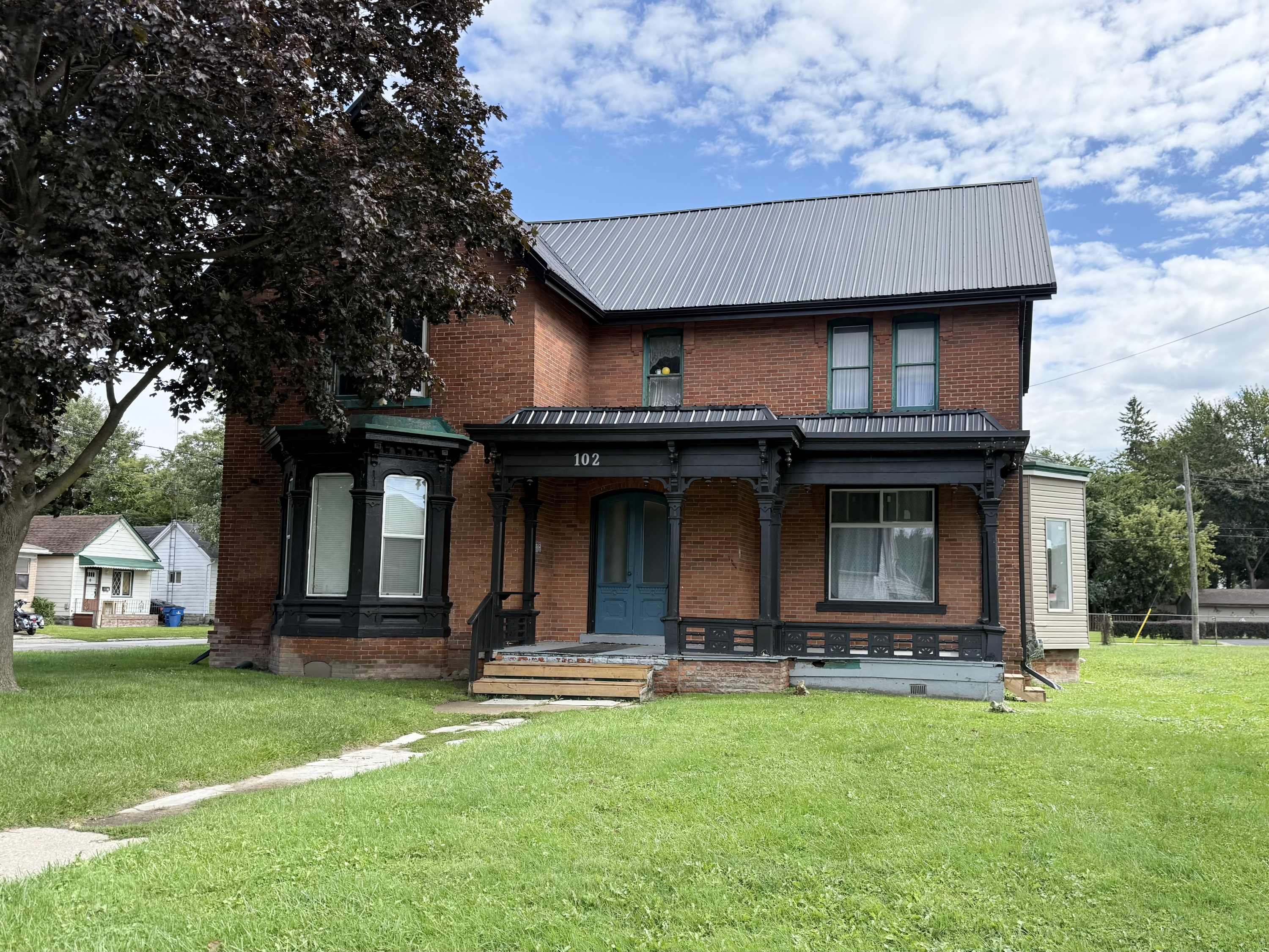 102 Wellington Street East